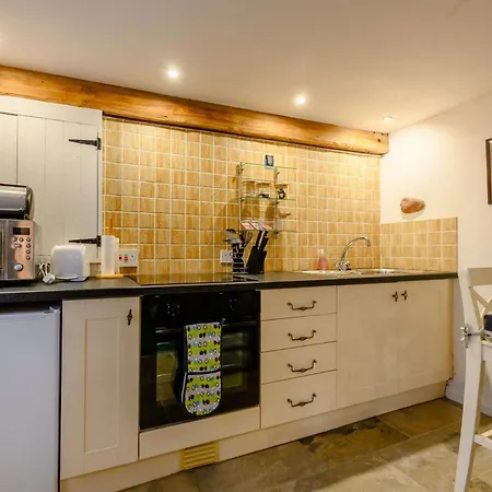 1 Bed In Gamblesby 90416